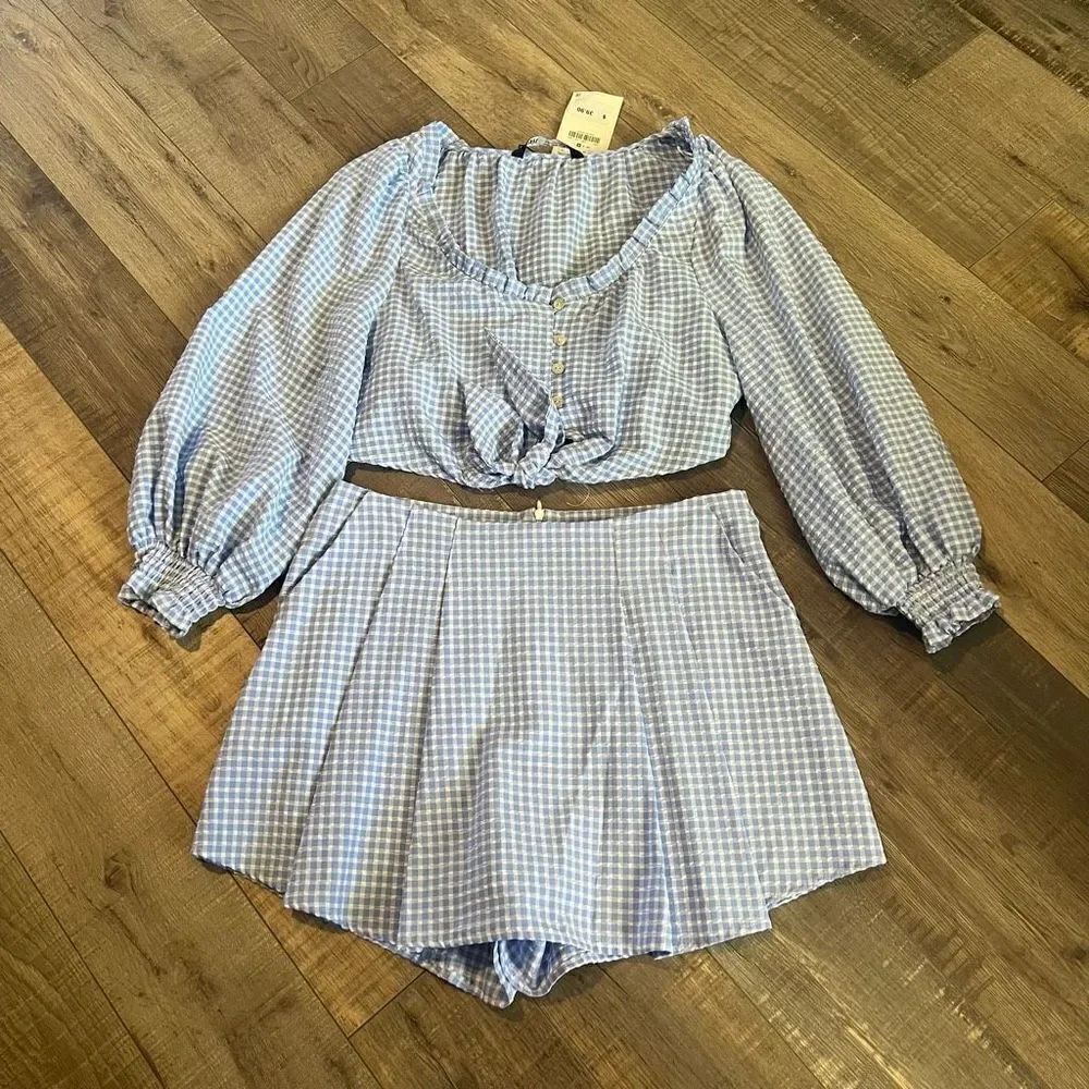 Zara Blue Gingnam Crop Top button
Down Balloon Sleeve and bottoms size M